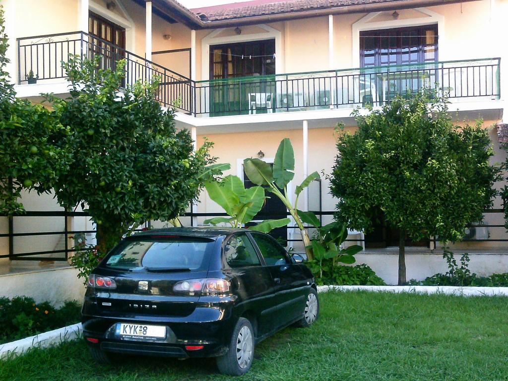 Georgina Family Apartments Mesongi Bagian luar foto