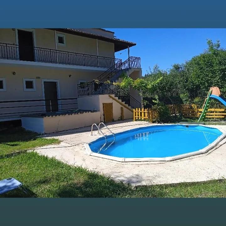 Georgina Family Apartments Mesongi Bagian luar foto