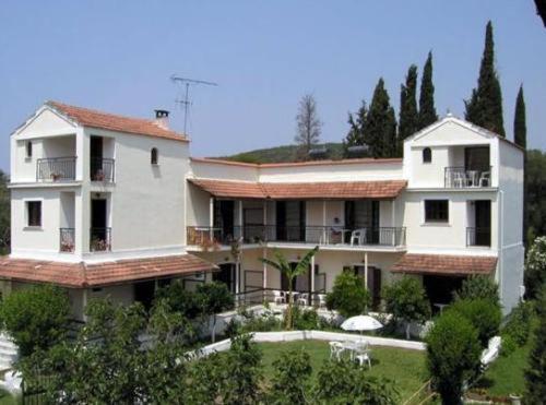 Georgina Family Apartments Mesongi Bagian luar foto