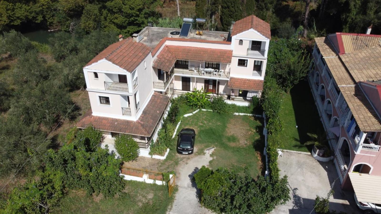 Georgina Family Apartments Mesongi Bagian luar foto
