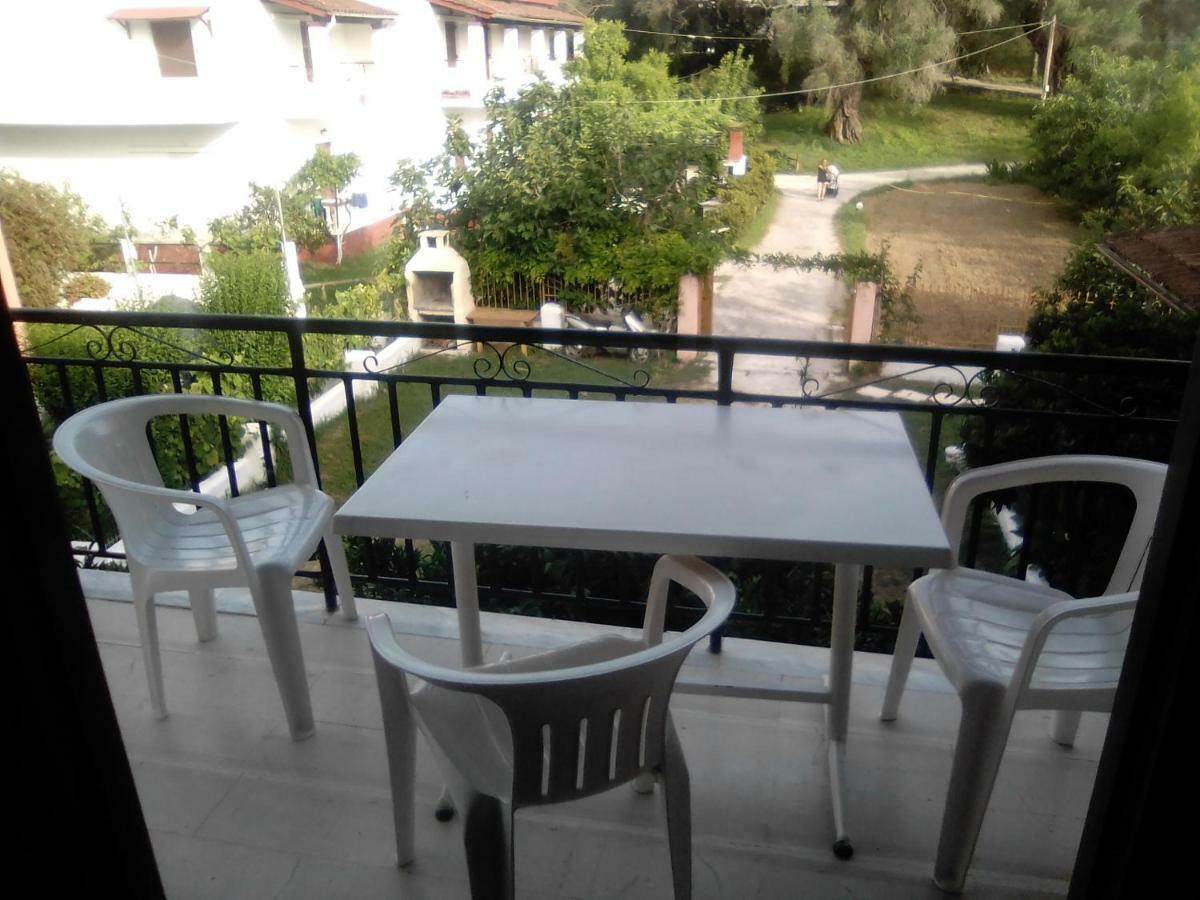 Georgina Family Apartments Mesongi Bagian luar foto